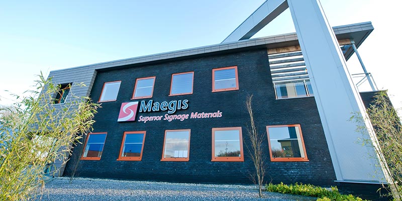 Succesvolle overname van 2 groothandels actief in signing materiaal